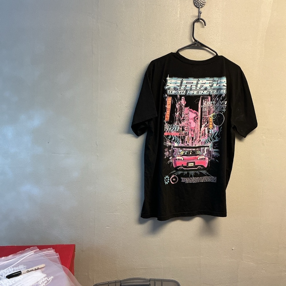 Fresh Laundry Black T-Shirt with Pink and Blue Graphic XL. 0182